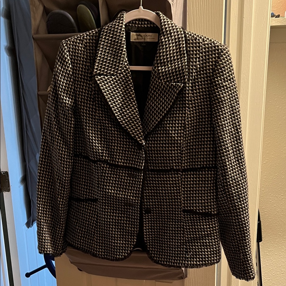 Tahari Black and White Houndstooth Blazer